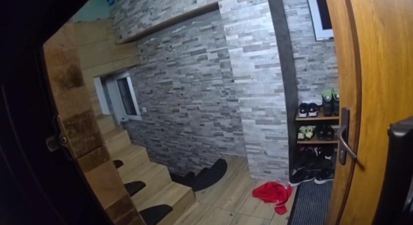 Egy részeg férfi azzal fenyegette feleségét és gyerekeit, hogy lelövi őket (VIDEÓ)