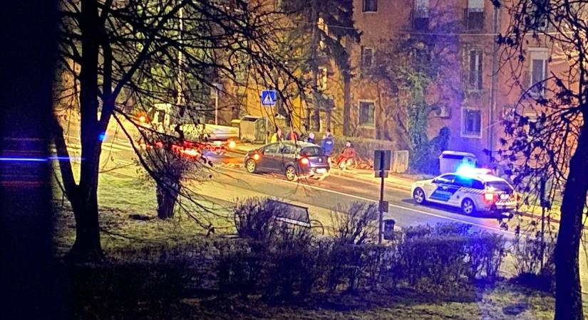 Szerencsétlenség a Jó szerencsét utcában: baleset történt Komlón