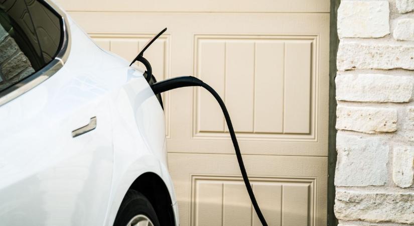 Az eddigi legolcsóbb villanyautó érkezett meg Magyarországra, azonban nem biztos, hogy megéri spórolni rajta