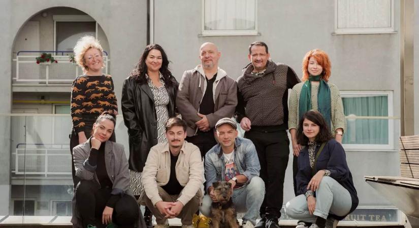 A humor és az önreprezentáció erejével az előítéletek ellen – Új roma projektek a Trafóban