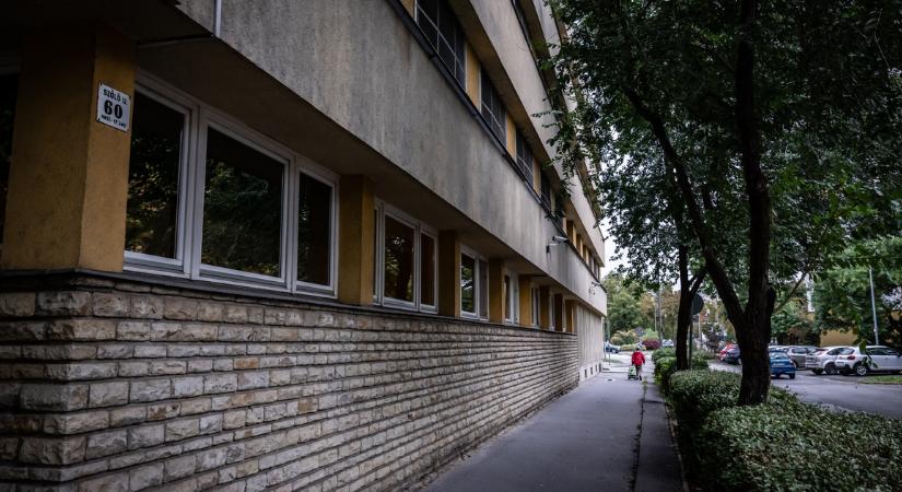 Újabb Szőlő utcai áldozat állt elő a történetével: 14 éves volt, amikor a volt igazgató először szexre kényszerítette