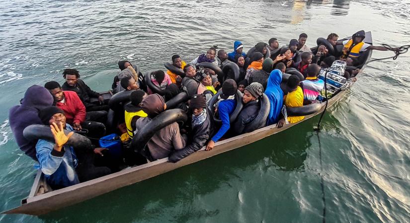 Vízbe fulladt egy ember, miután felborult az illegális bevándorlókat szállító hajó a Száván