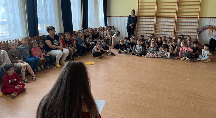 Mézeskalács és Kacor király - a te gyermeked is látható a fotókon?