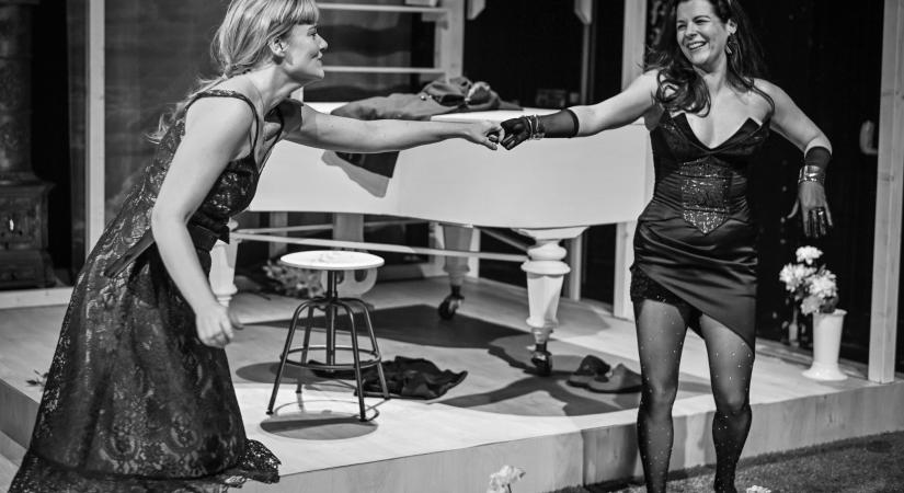 Hedda Gabler – Dobó Enikő és Figeczky Bence főszereplésével látható Tatabányán