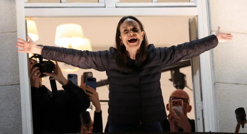 Álruhában és parókában jutott ki Venezuelából a Nobel-békedíjas María Corina Machado