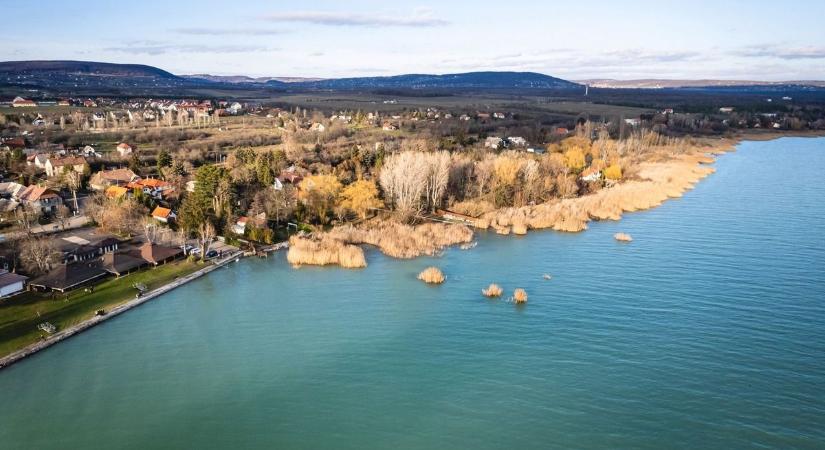 Balaton parti luxus: indul a látványos villaprojekt, beszállt a tőzsde nyári sztárcége is