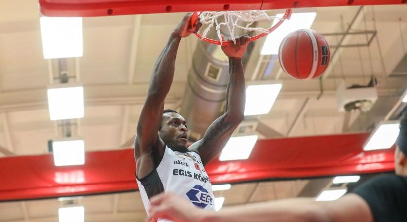 Kosárlabda: oroszlányi és körmendi piros-feketék csatája