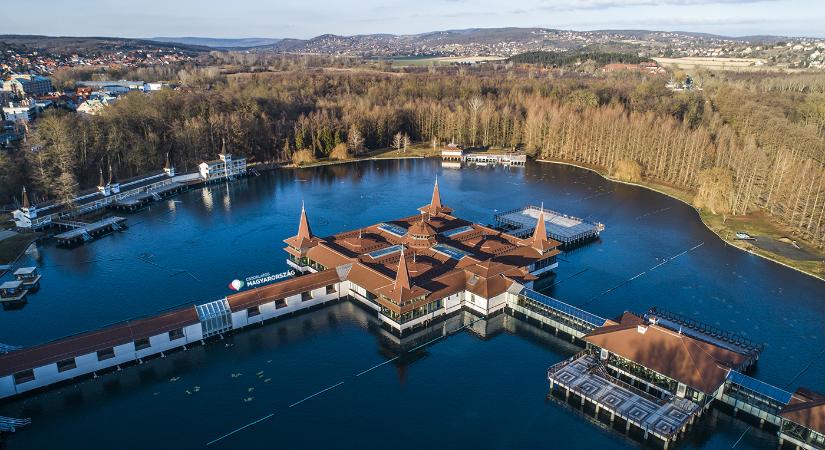 Elbontják a Hévízi Tófürdő központi épületét, átfogó megújítás várható