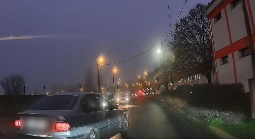 Utcai vadulás Győrben, olvasói videón a BMW-s hajmeresztő mutatványa