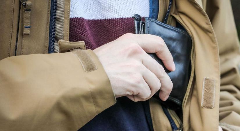 Kellemes csevejnek indult, lopással végződött a két ismerős találkozása Hatvanban