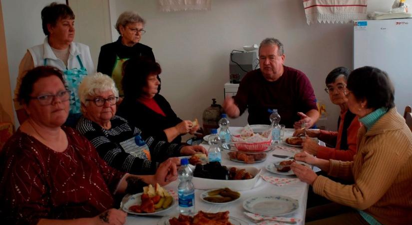 Ajándék disznónak nem nézték a fogát, inkább jól meg is kóstolták Háromfán