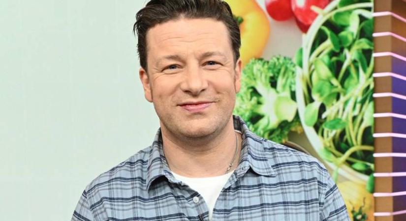 Jamie Oliver így ölelte feleségét: Joolsszal már 33 éve elválaszthatatlanok