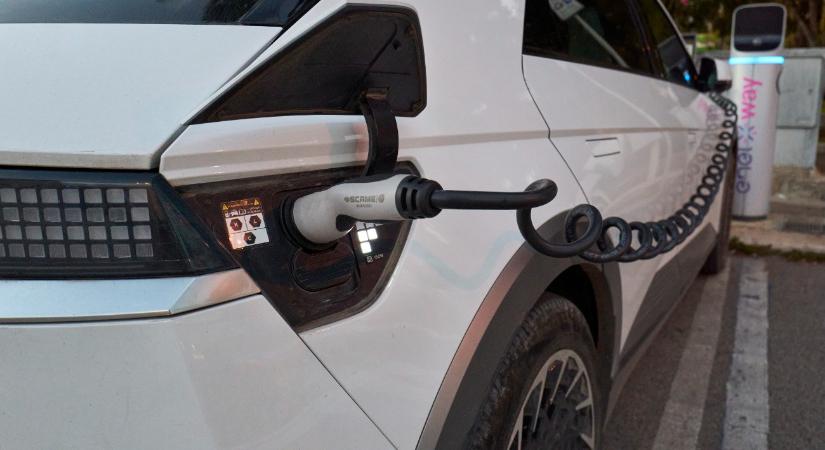 Előretör az elektromos, zuhan a dízel – átrendeződik a használtautó-piac