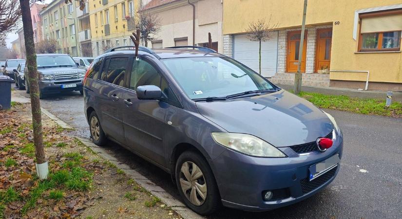 Tarol az ünnepi trend: rénszarvasos autók lepték el Szombathelyt - fotók