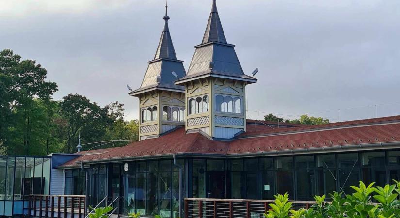 Lebontják a Hévízi Tófürdő központi fürdőházát, 2028-tól kezdődhet a nagyszabású fejlesztés