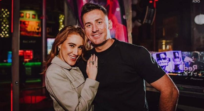 Szerelem telefonhívásra: így habarodott egymásba Becca és Andris (videó)