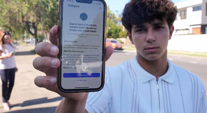 "Teljesen elhallgattatnak minket" – a világ figyeli, működhet-e Ausztráliában a 16 év alattiak közösségimédia-tilalma