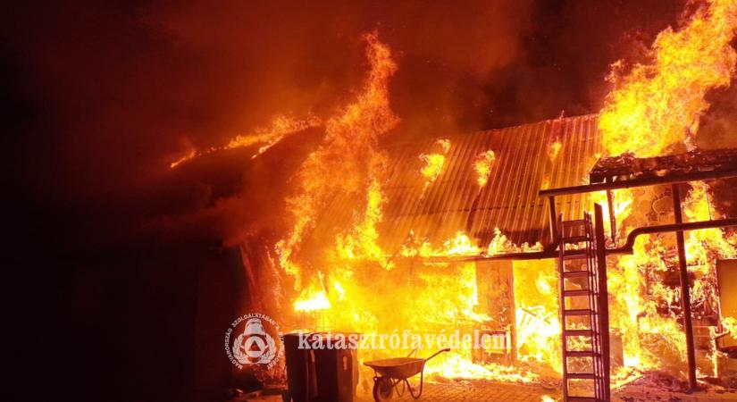 Tűz keletkezett egy szolnoki családi háznál