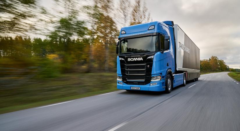 Kamera figyeli a sofőrt ebben a kamionban