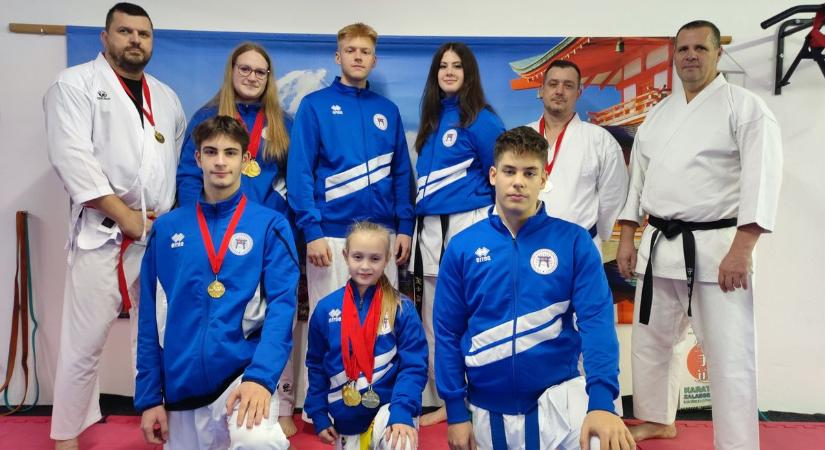 Karatecsaták és ajéndékok a Mikulástól