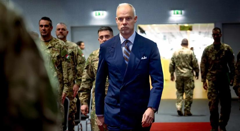 Honvédelmi miniszter: Új korszakba lépett a Magyar Honvédség