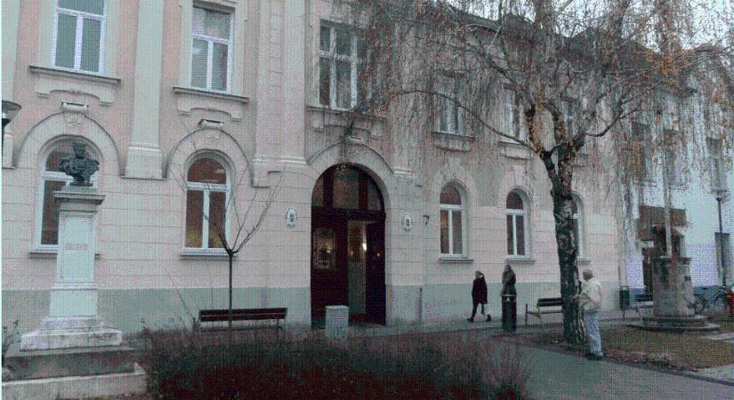 Péniszfogdosással “büntette” tanulóit egy szakoktató, kirugással fenyegette, aki ellenállt