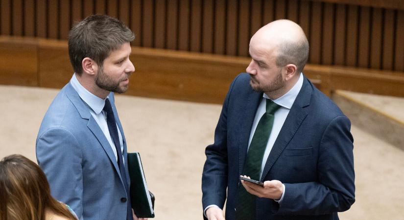 PS: Elfogadhatatlan, ahogy Ficóék a magyarokat támadják