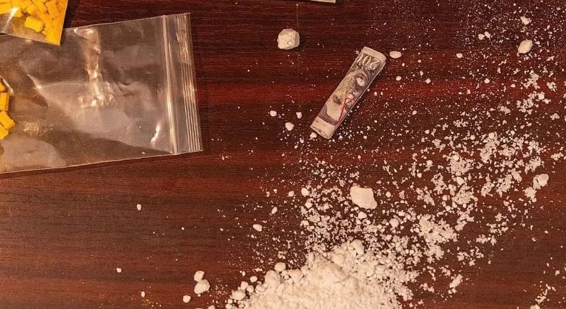 Letartóztatták a mátrai aggastyán dílert, akinél drogért végeztek házimunkát a függők