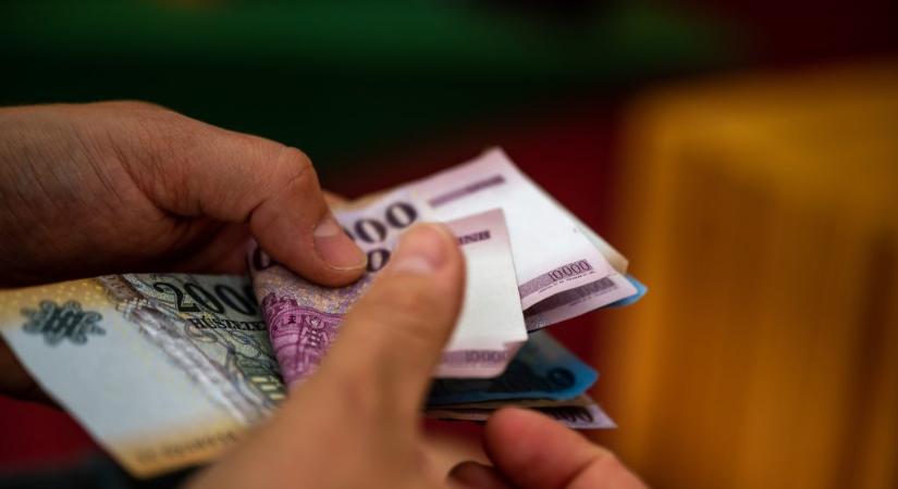 Nagyot zuhant a forint az Orbán Viktor köztársasági elnöki ambícióit latolgató hírre