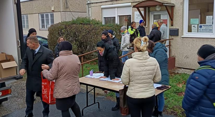 Ismét a családok mellé álltak a borlovagok