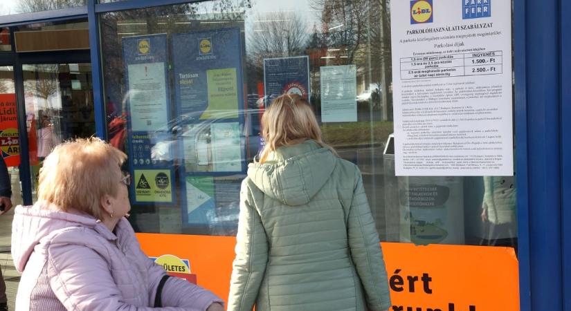 Újabb parkoló vált fizetőssé Kaposvár belvárosban, ennél az áruháznál érhet meglepetés