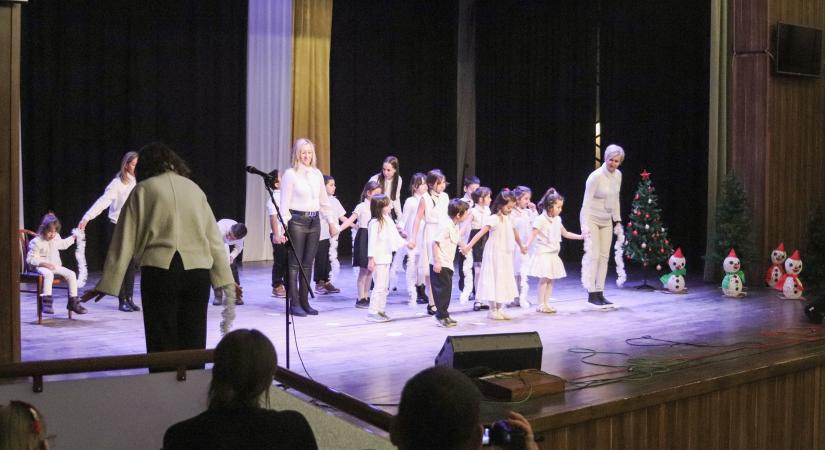 Ünnepi rendezvényt tartott a Kincskereső Alapítvány és az Éltes iskola