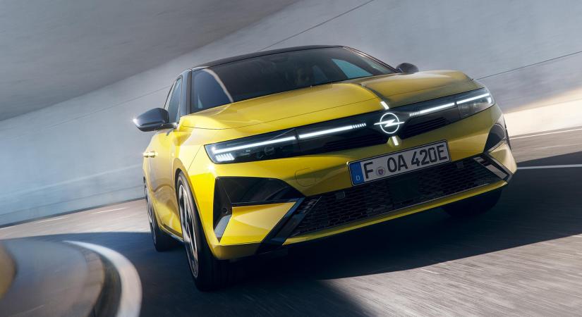 Új arcot kapott, menőbb lett vele az Opel Astra