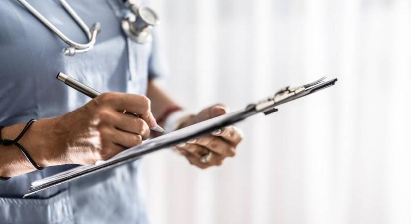 Januártól sokaknak emelkedik a TB-járulék: csúnyán ráfizethetsz, ha lemaradsz róla