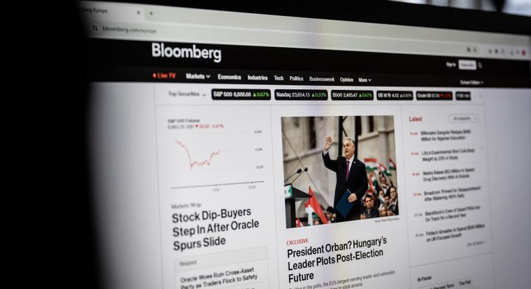 Bloomberg: Orbán gondolkozik azon, hogy államfőként maradjon hatalmon, ezt baloldali álhírnek nevezte a kormány