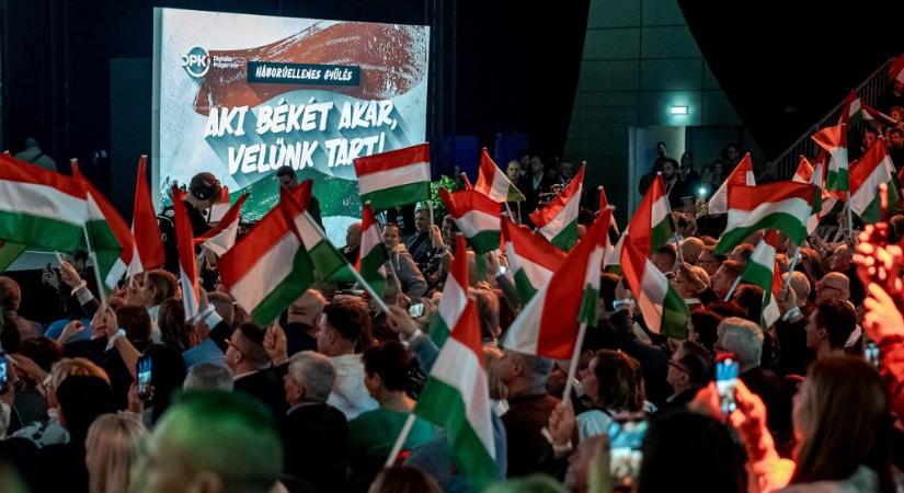 Fizetett hirdetésben toboroztak nézőket Orbán és Áder „háborúellenes gyűlésére”