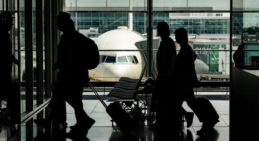 Rekordbevétel mellett utasonként pár dolláros profitra számítanak a légitársaságok