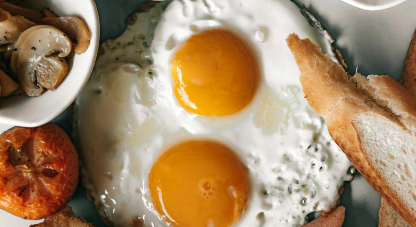 Mi az a piros pötty a tojásban – és biztonságos-e megenni? A legtöbben rosszul tudják