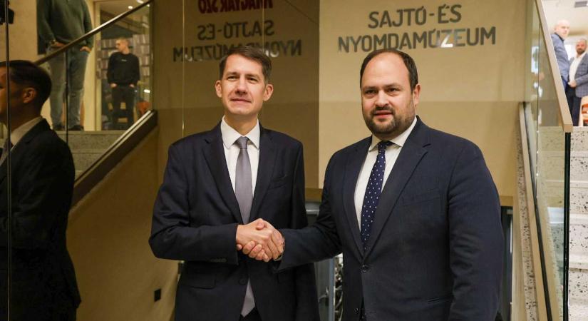 Nacsa Lőrinc: A külhoni sajtó közösséget épít, identitást formál