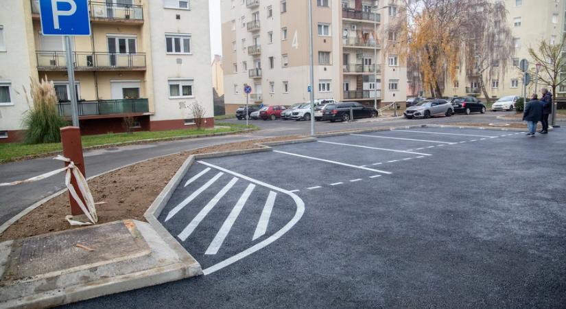 Új parkolóhelyek a Herman Ottó utcában – enyhülhet a lakók évek óta tartó parkolási gondja