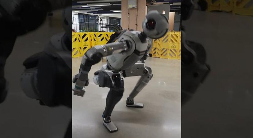 Videóban magyarázza el a Boston Dynamics, hogy miért áll fel olyan furcsán Atlas robotja