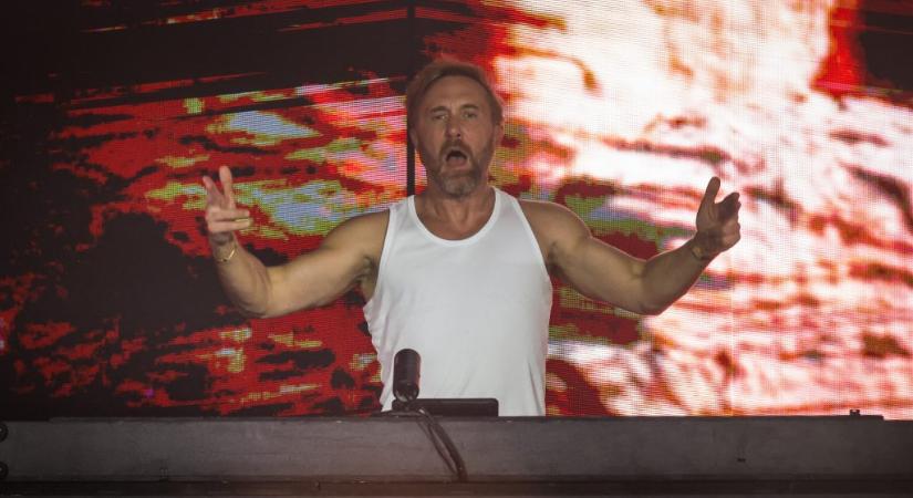 Ez volt a dal, ami miatt több mint 11 millióra büntette a Médiatanács a Rádió 1-et