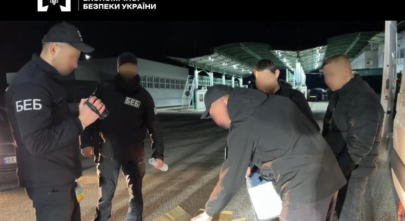 Kárpátalján lebuktatták a humanitárius segélynek álcázott csempészetet: több mint 36 ezer doboz cigarettát foglaltak le