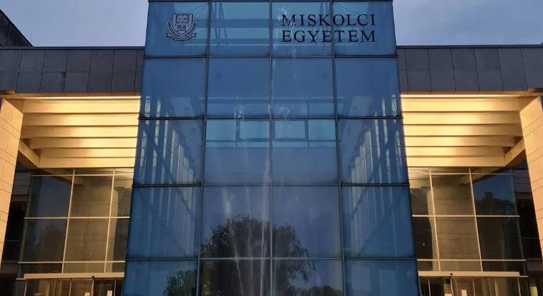 Milliárdok digitális oktatásra a Miskolci Egyetemen