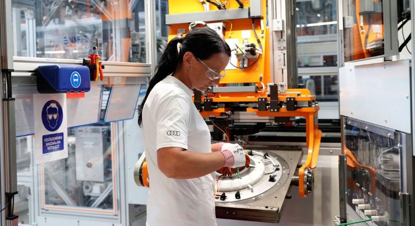 Béremelés 2026: megvan, mennyivel növelik a fizetéseket a cégek és az állam – aki nem kap ennyit, válthat