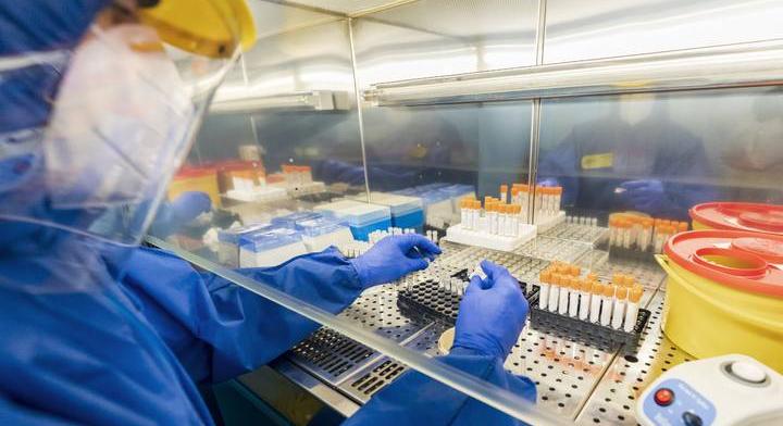 A Covid-vakcinák újabb súlyos mellékhatására derült fény: halálesetek miatt indult vizsgálat