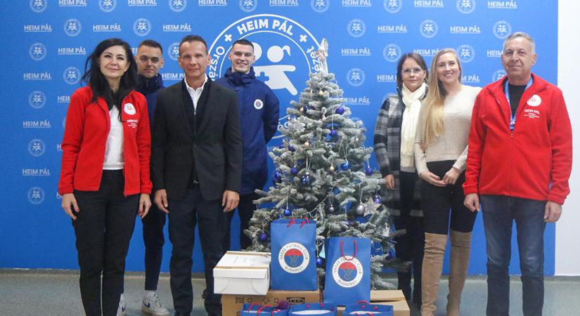 A Vasasnál ezúttal sem maradt el a karácsonyi jótékonykodás