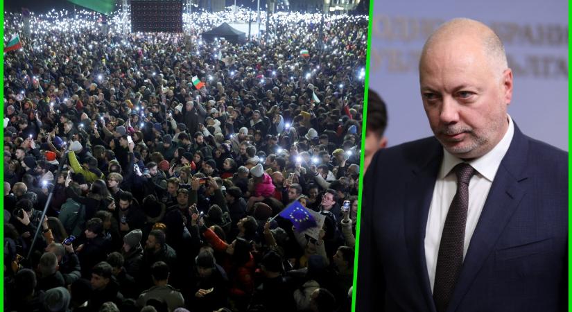 Összeomlott a nyugatpárti bolgár kormány a korrupcióellenes tüntetések súlya alatt