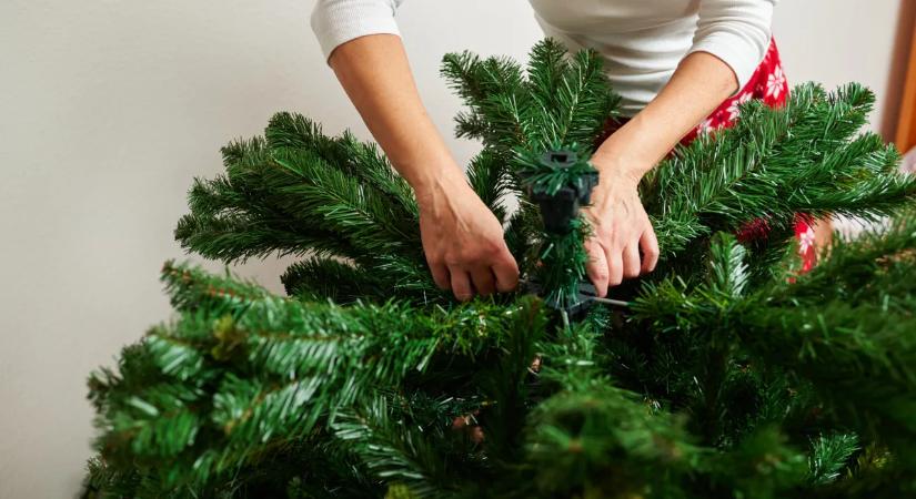 Ha műfenyőd van, ezt a trükköt muszáj ismerned az ünnepek előtt