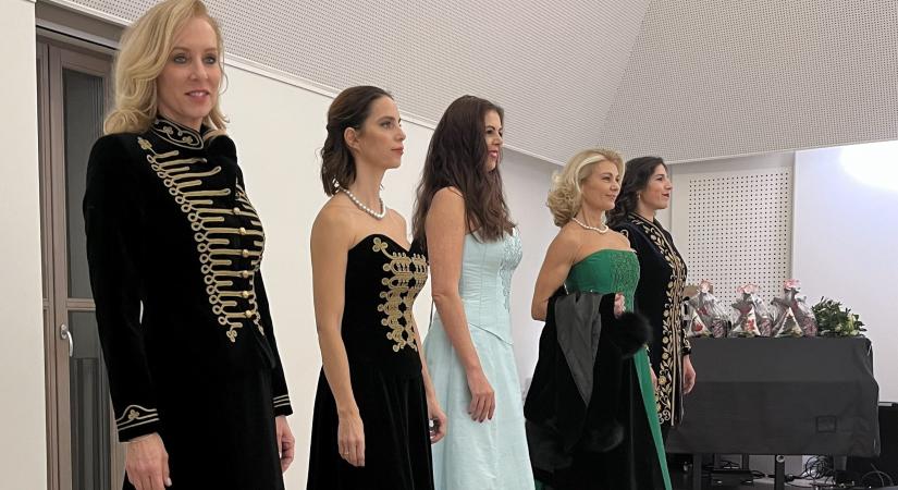 Adventi jóság: divat, zene, művészet az árvaházi gyerekekért – Rogán Cecíliáék összefogtak!